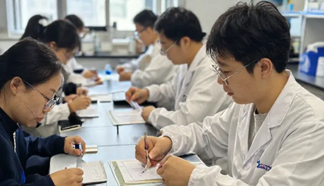 文案创作中审核机制的两种做法与取舍